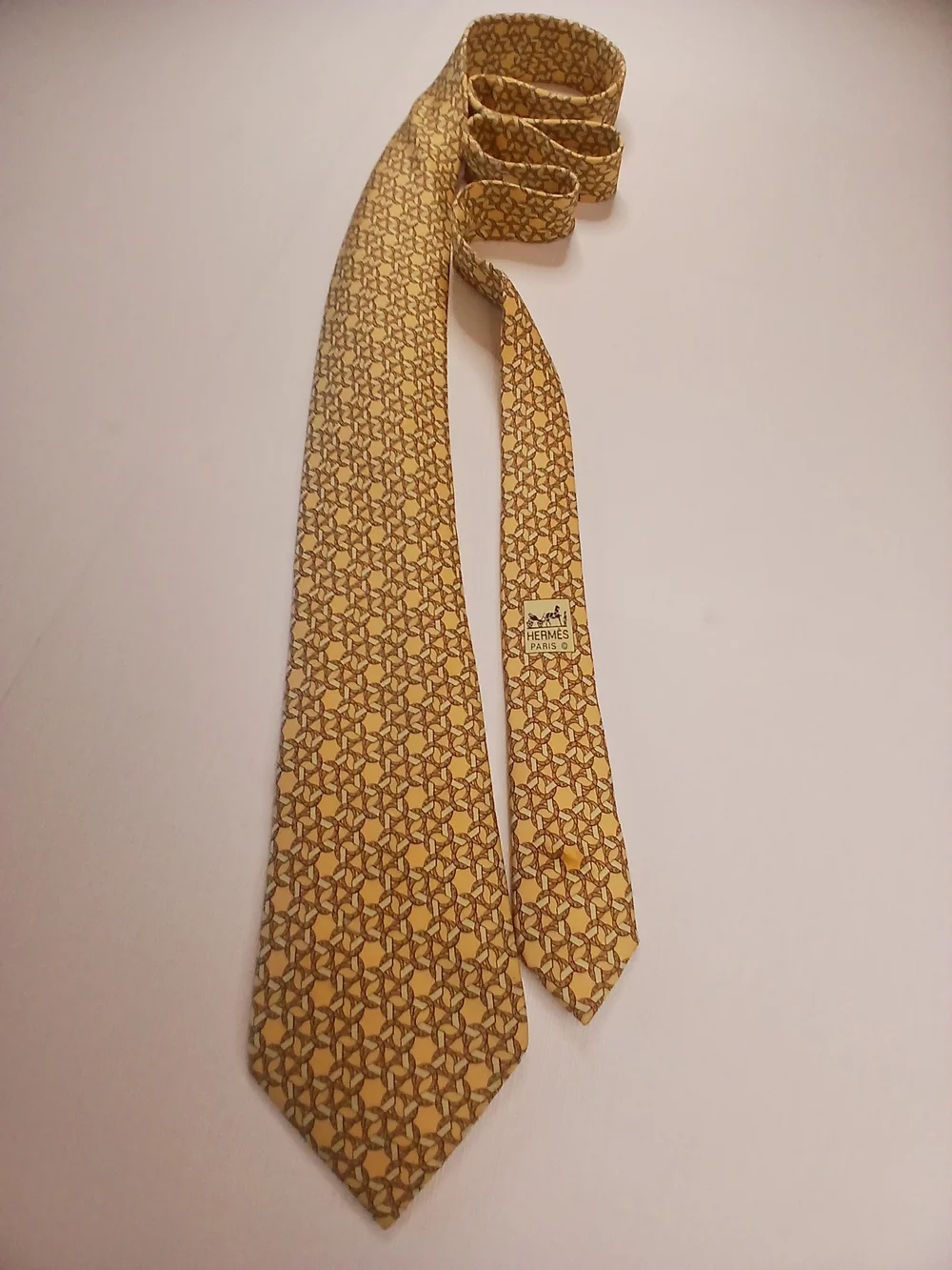 Vintage Hermes Paris 7935 MA Yellow Gold Chain Pattern 100%Silk France - Picture 7 of 9